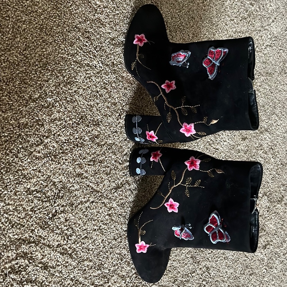 Boutique shop bootie heels!